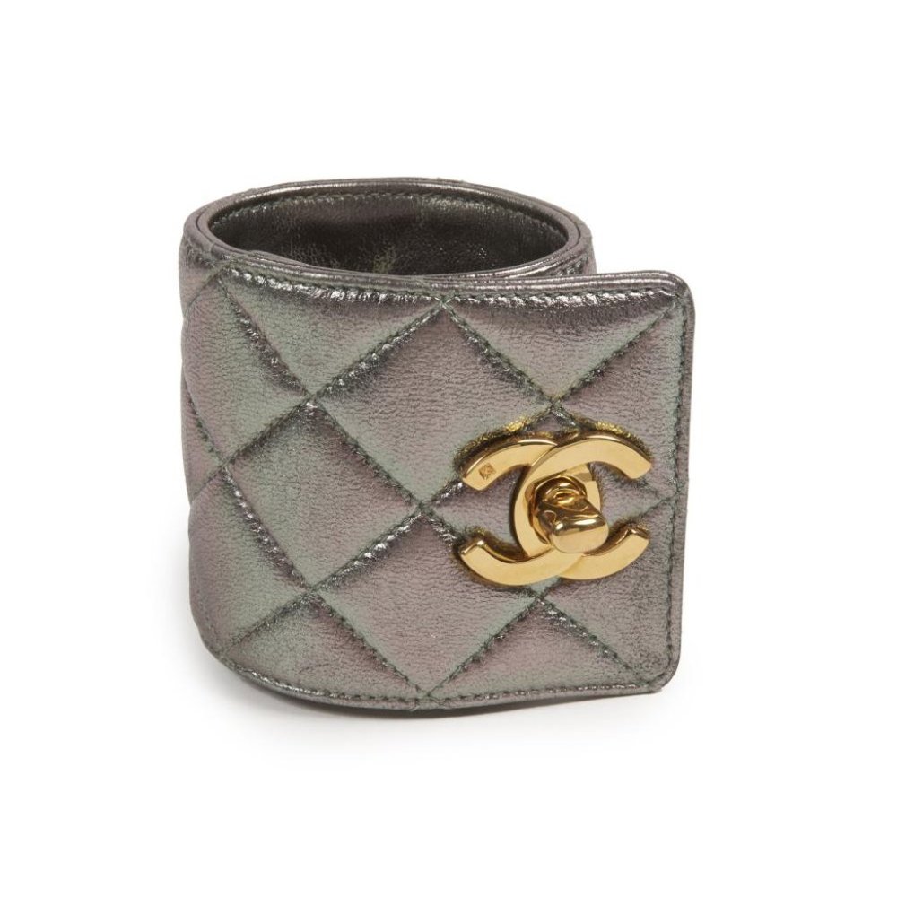 Chanel Quilted Silver Leather CC Gold Turn-Lock Wide Cuff - Picture 3 of 3